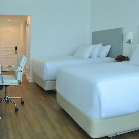 Nh Collection Plaza Santiago Ξενοδοχείο Εξωτερικό φωτογραφία A room at the hotel