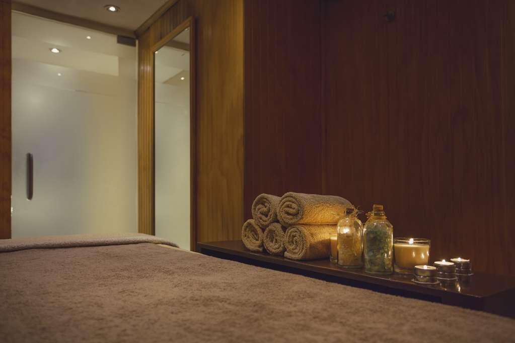Nh Collection Plaza Santiago Ξενοδοχείο Ανέσεις φωτογραφία A massage table
