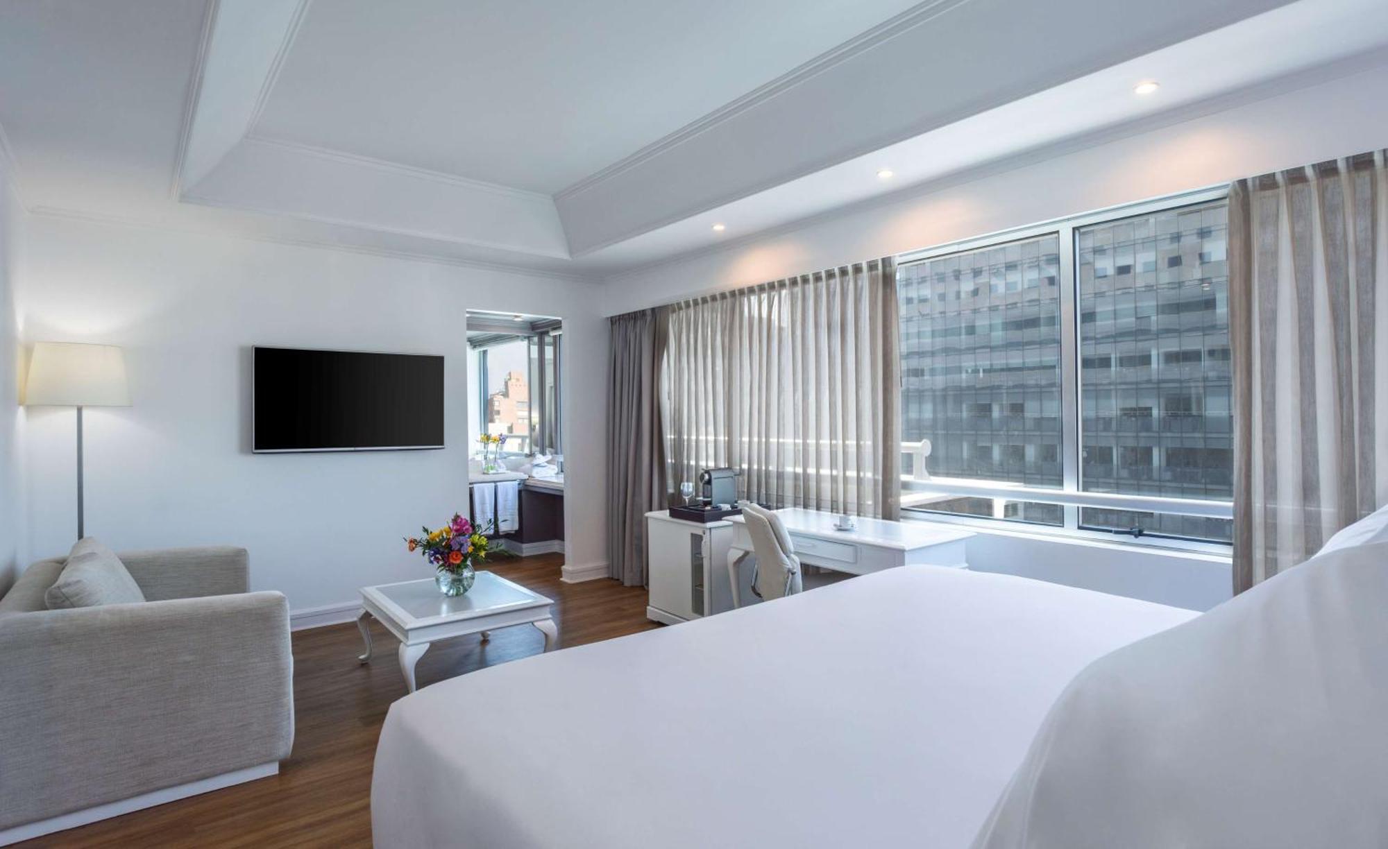 Nh Collection Plaza Santiago Ξενοδοχείο Εξωτερικό φωτογραφία A room at the hotel