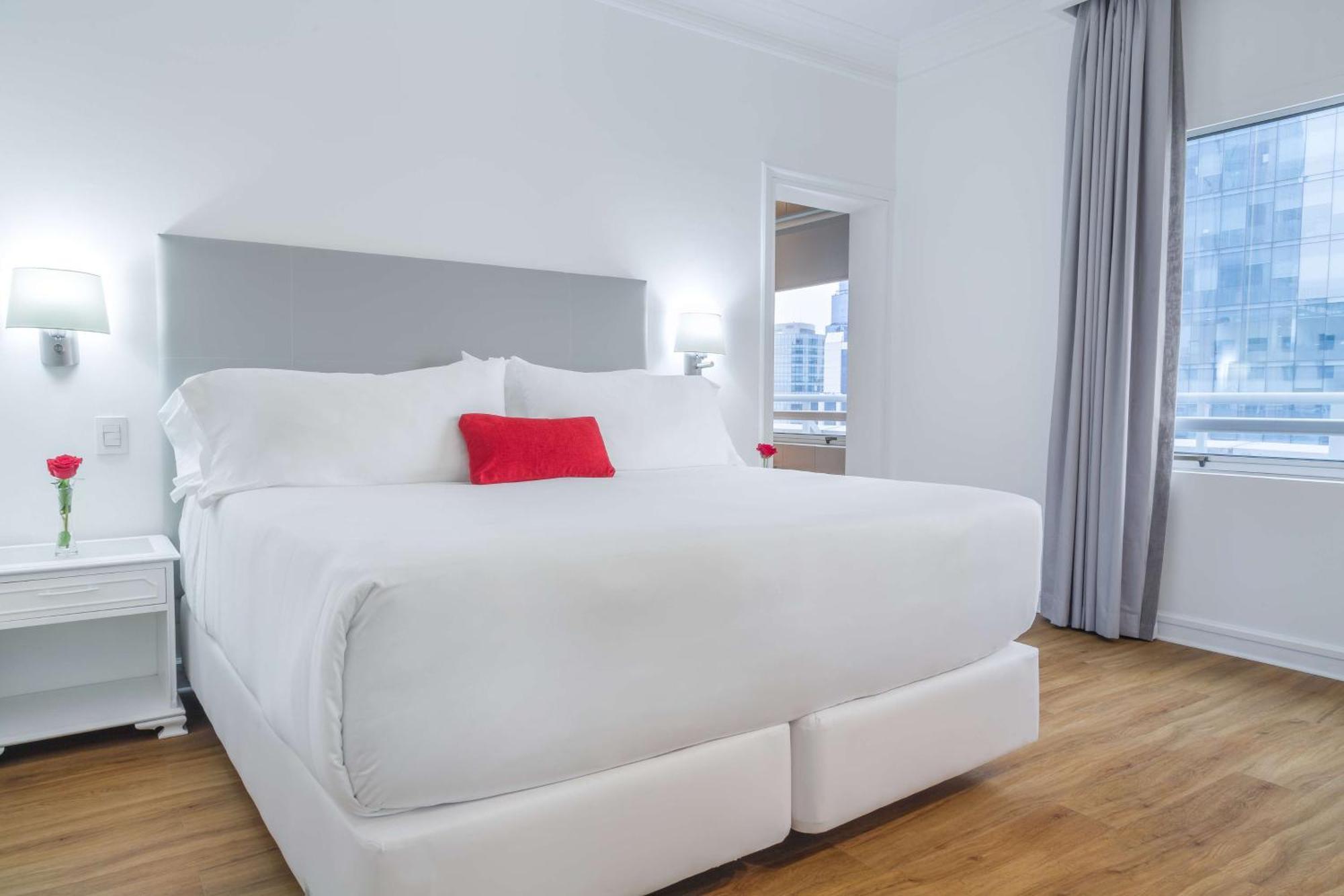 Nh Collection Plaza Santiago Ξενοδοχείο Εξωτερικό φωτογραφία A bedroom at the Hotel 57