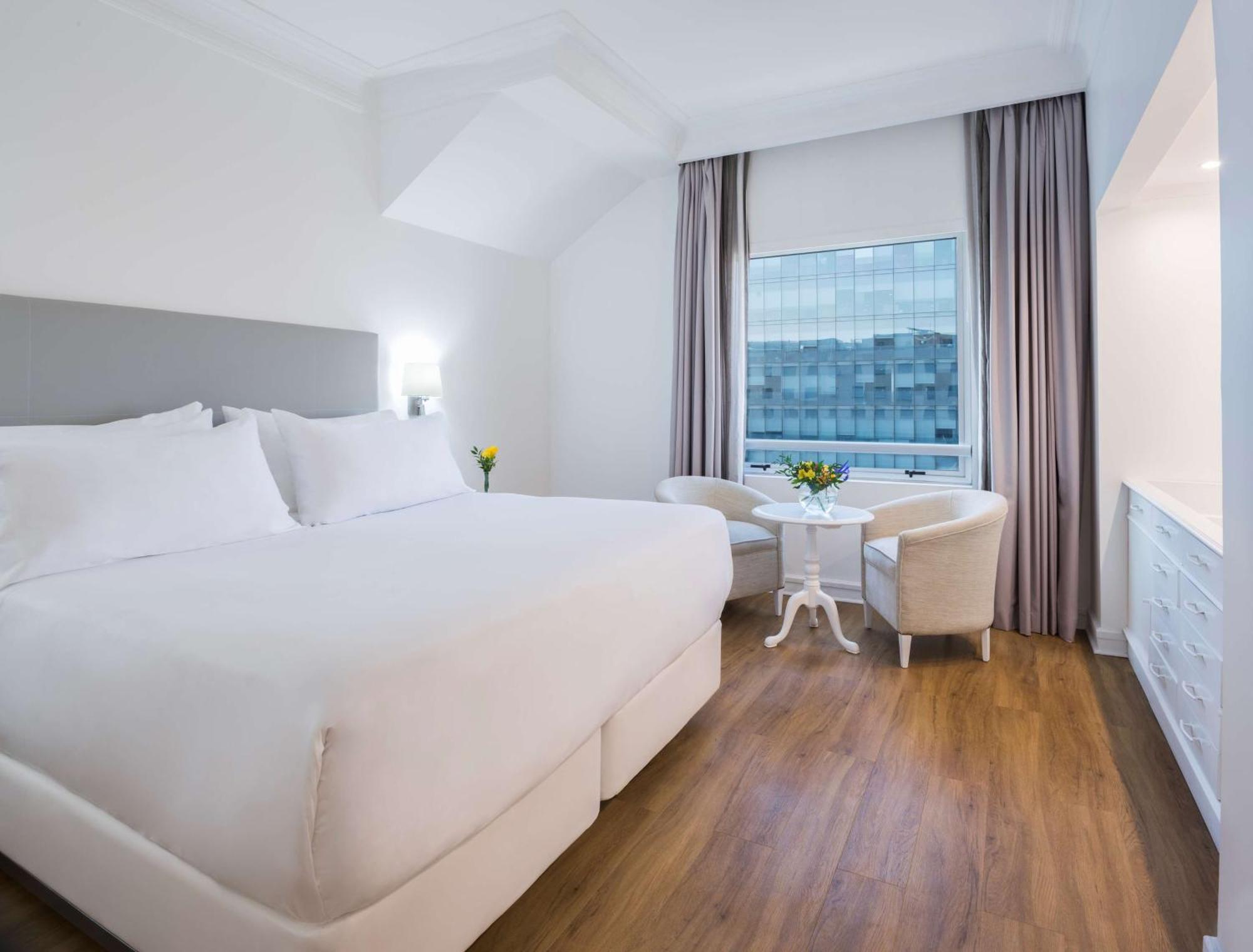 Nh Collection Plaza Santiago Ξενοδοχείο Εξωτερικό φωτογραφία A room at the hotel