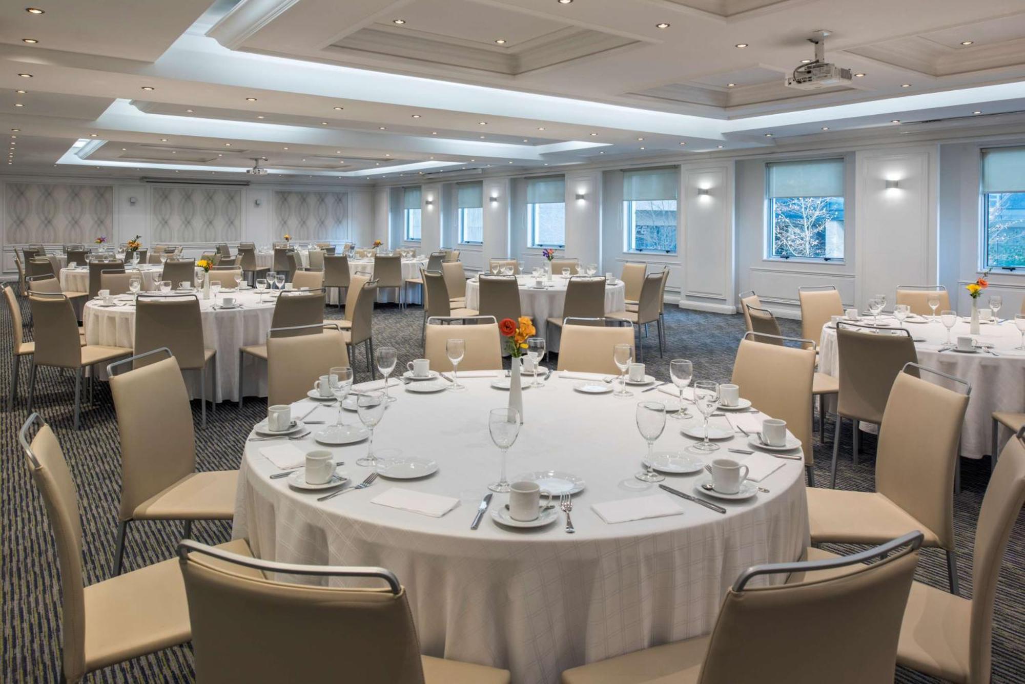 Nh Collection Plaza Santiago Ξενοδοχείο Εξωτερικό φωτογραφία The ballroom at the Royal Automobile Club