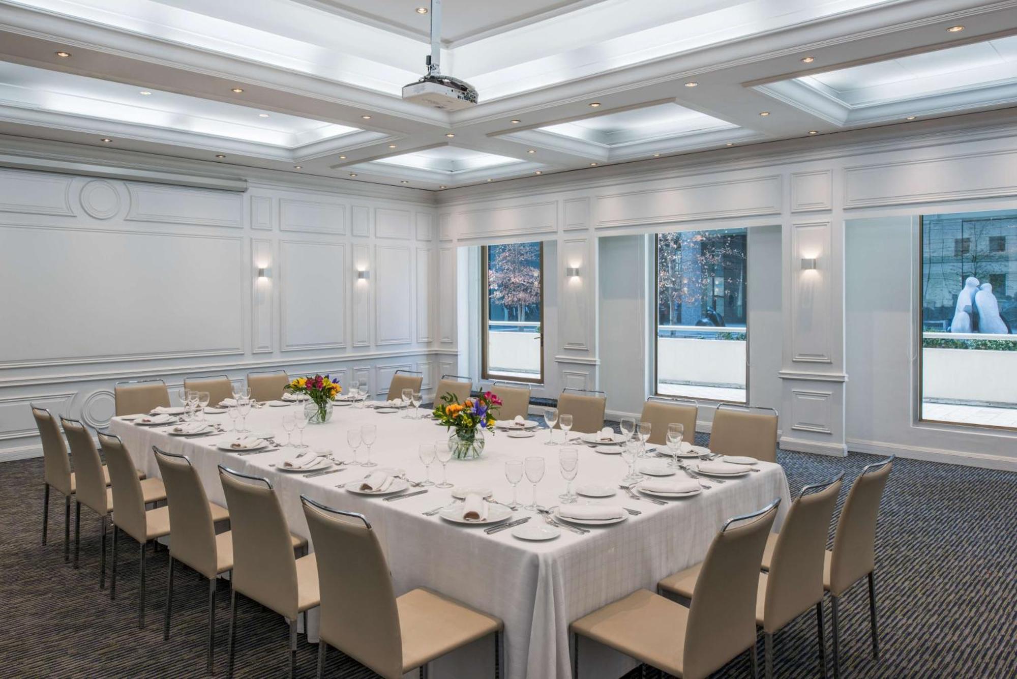 Nh Collection Plaza Santiago Ξενοδοχείο Εξωτερικό φωτογραφία The Boardroom
