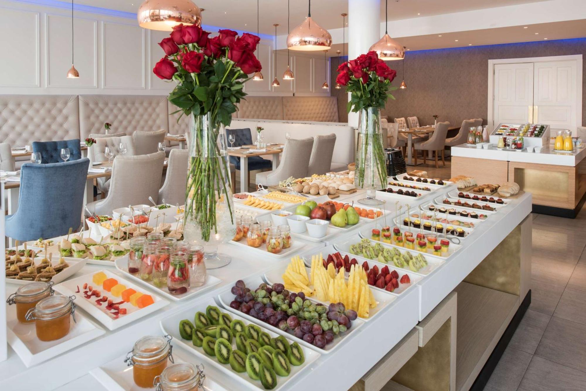 Nh Collection Plaza Santiago Ξενοδοχείο Εξωτερικό φωτογραφία A buffet at a hotel