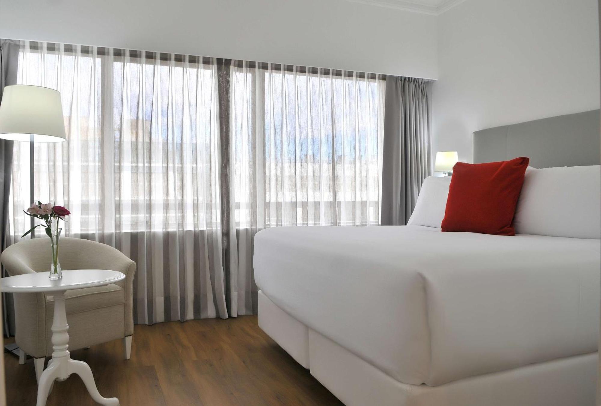 Nh Collection Plaza Santiago Ξενοδοχείο Εξωτερικό φωτογραφία A room at the hotel