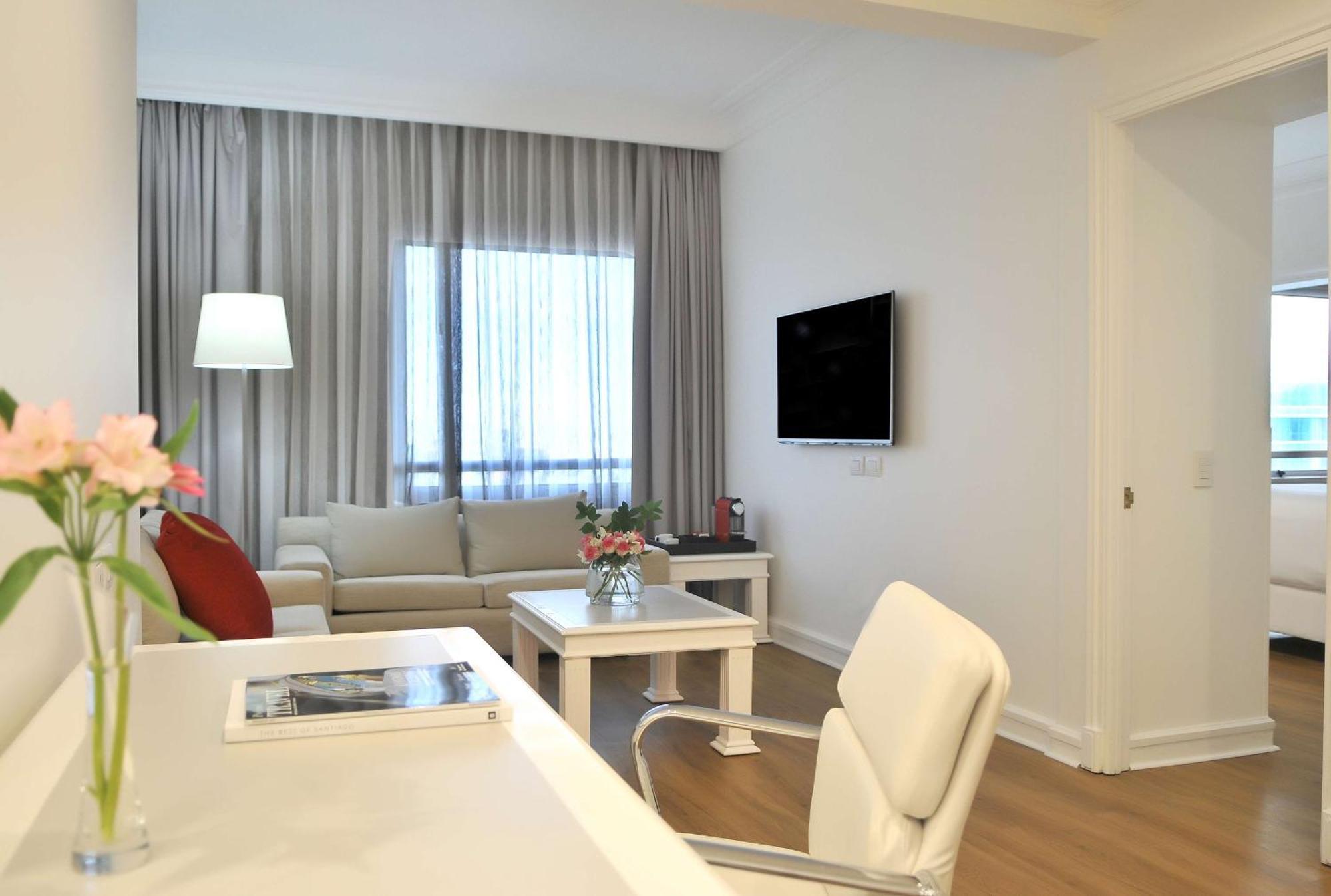 Nh Collection Plaza Santiago Ξενοδοχείο Εξωτερικό φωτογραφία A living room in a serviced apartment in Athens, Greece